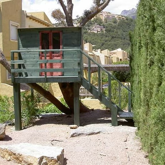 Estructura infantil de madera para exterior